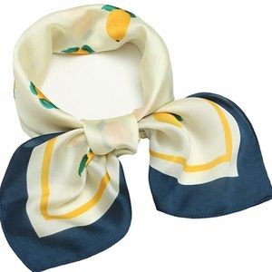 Square lemon print scarf 🍋